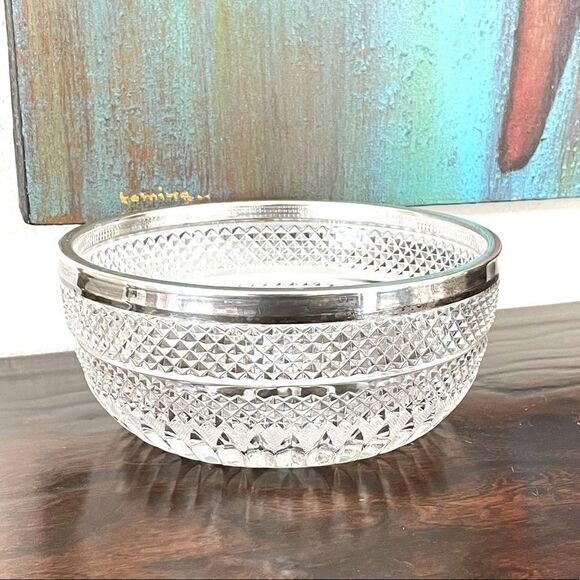 Glass bowl with silver trim - Picture 1 of 10